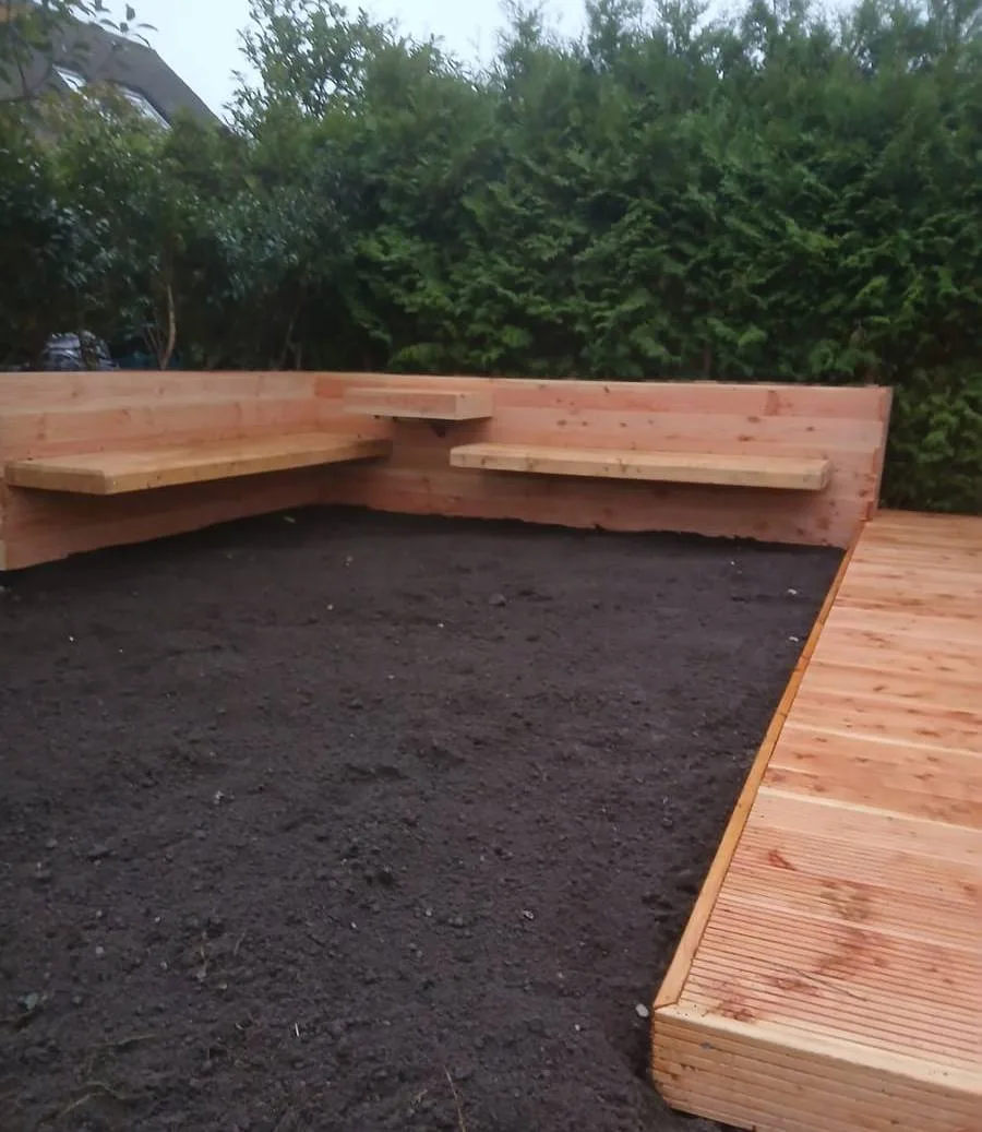 Houten vlonder en tuinbank